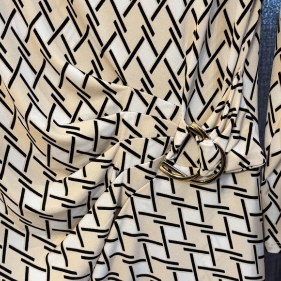 Liz Claiborne Women's Top SZ Small Beige and Black 3/4 Sleeve - Picture 3 of 10